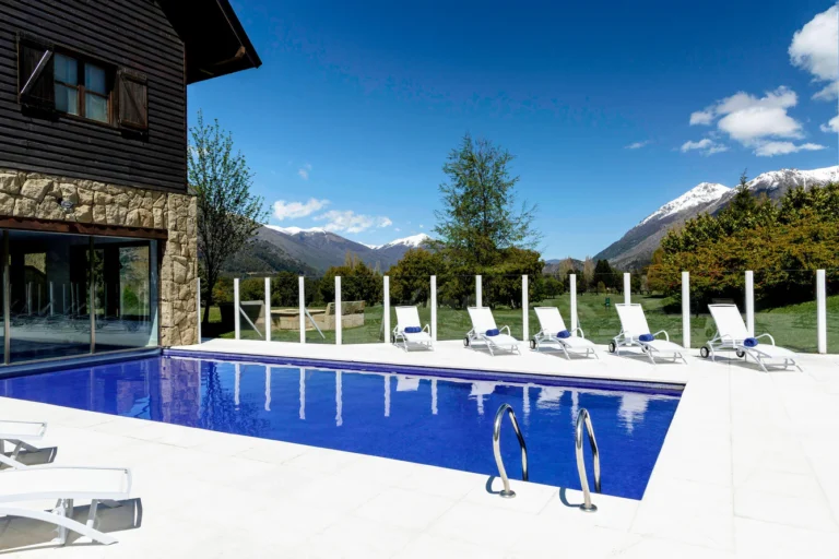 brctx-outdoor-pool-6724-hor-clsc